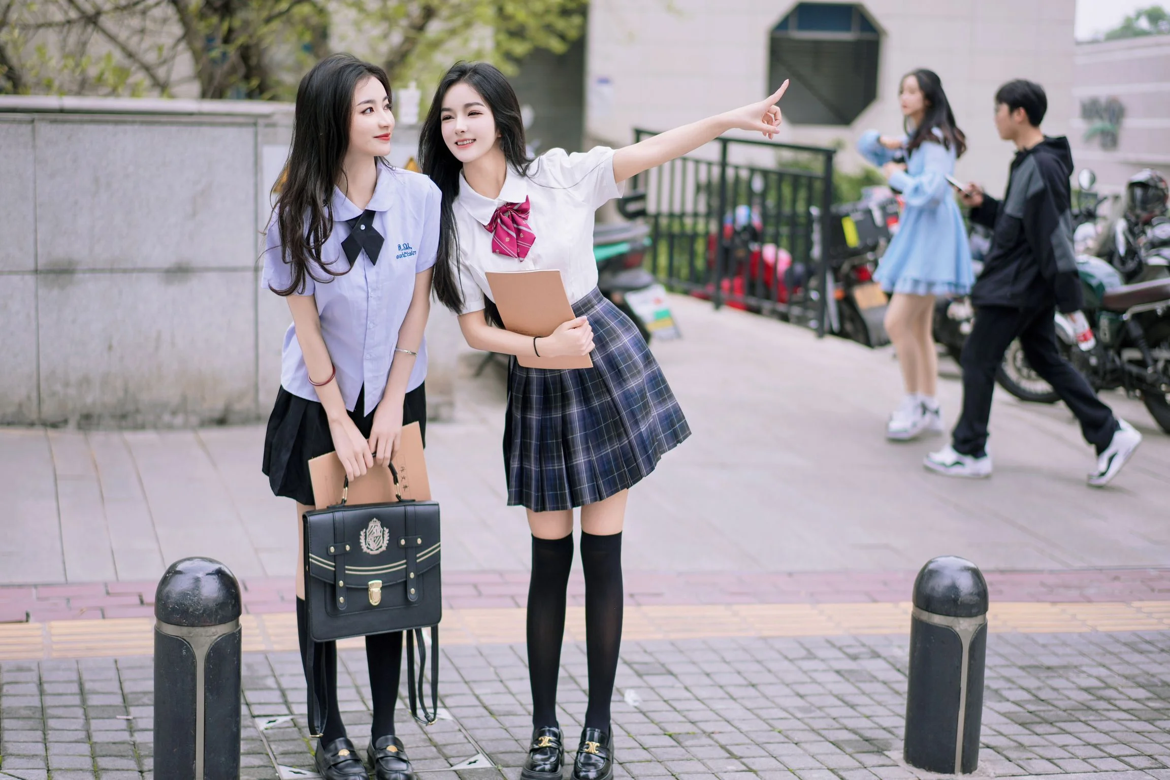 [内购无水印] 鱼子酱Fish & 谭小灵 双人JK 108P 第1张（鱼子酱Fish & 谭小灵）