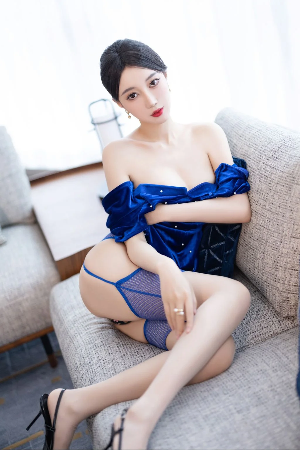 [内购无水印] 玥儿玥er 蓝色短裙 91P 第44张（玥儿玥er）