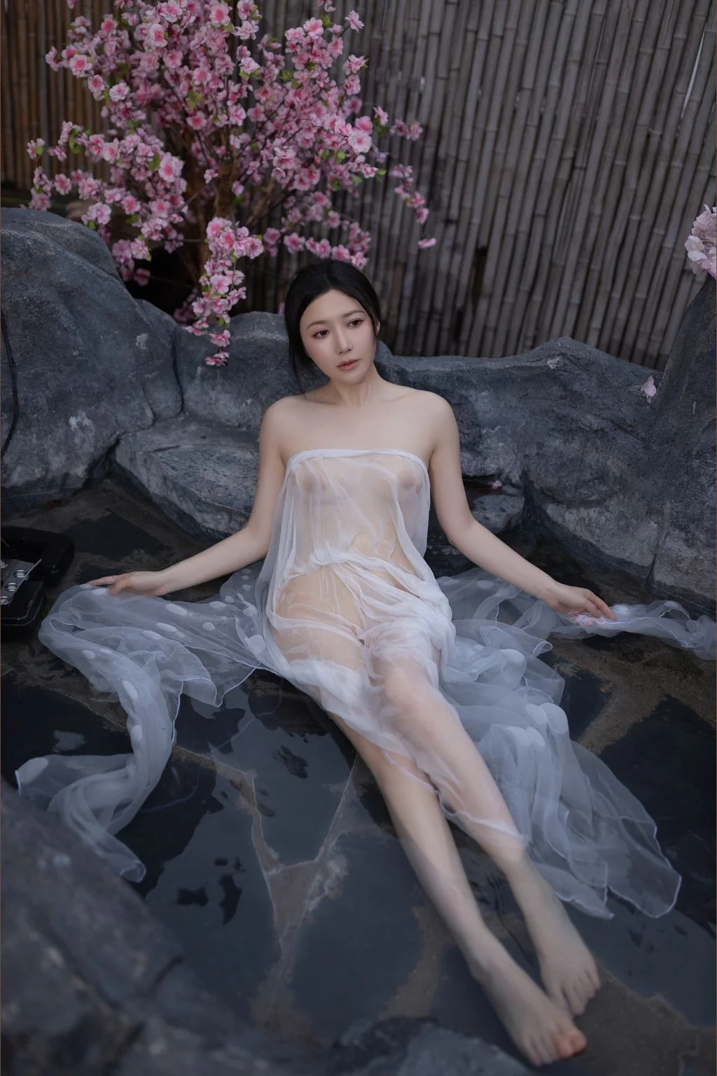 [内购无水印] 鱼子酱Fish 花想容 120P 第114张（鱼子酱Fish）