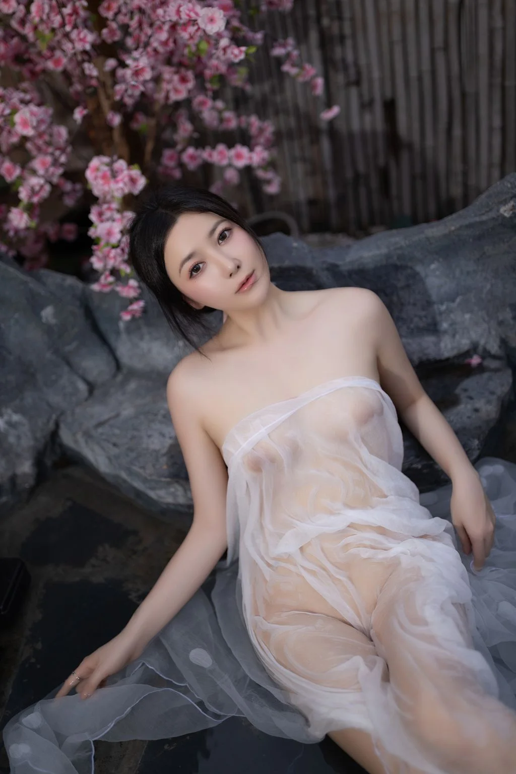[内购无水印] 鱼子酱Fish 花想容 120P 第116张（鱼子酱Fish）