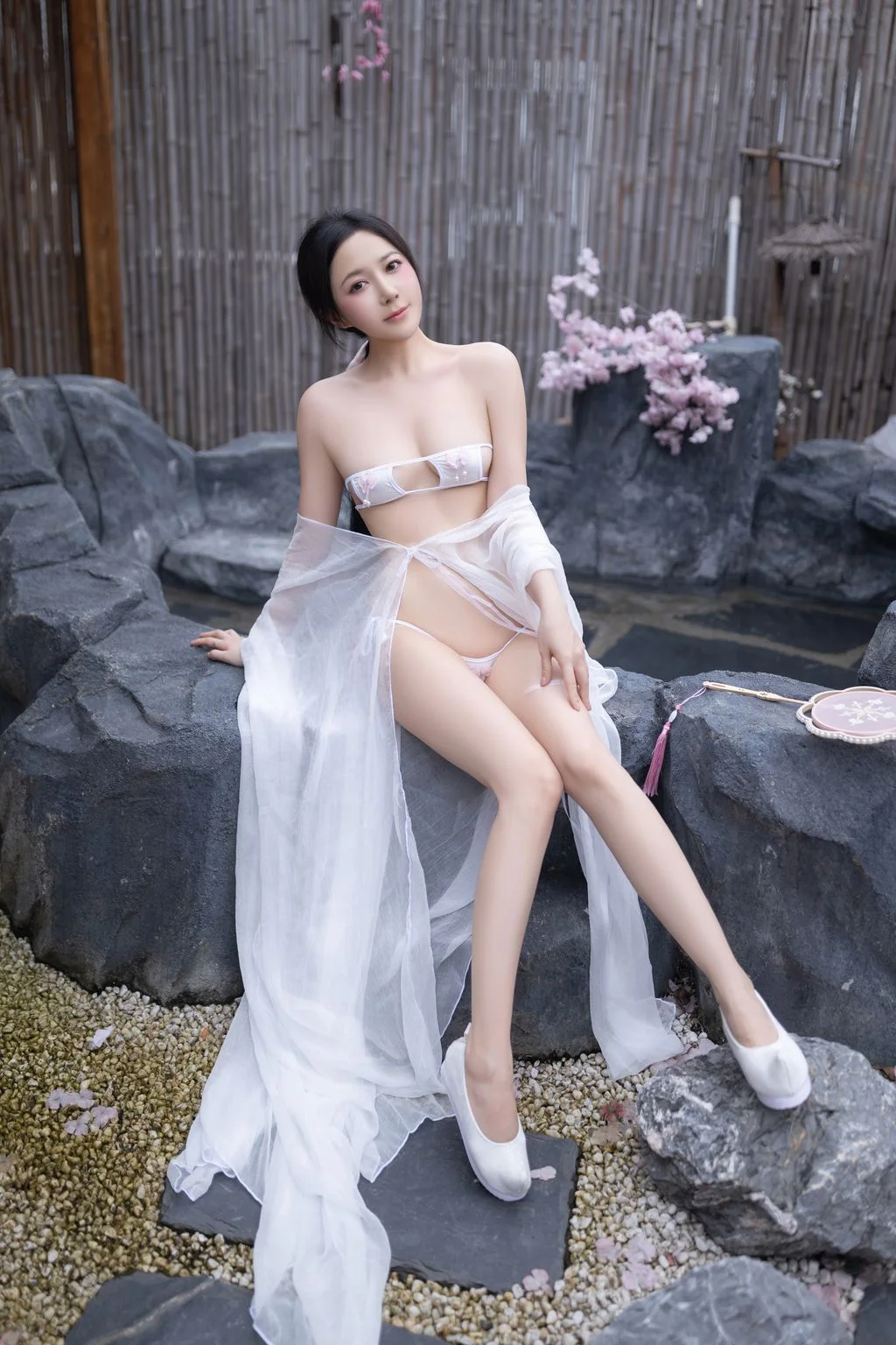 [内购无水印] 鱼子酱Fish 花想容 120P 第16张（鱼子酱Fish）
