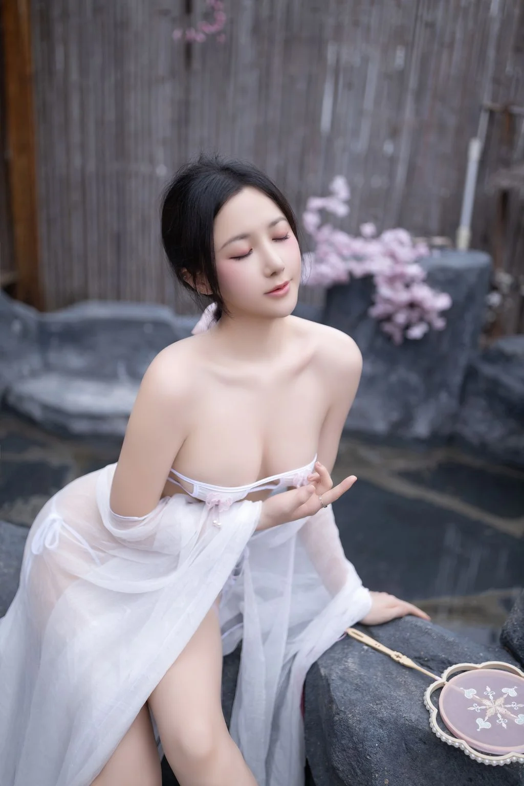 [内购无水印] 鱼子酱Fish 花想容 120P 第17张（鱼子酱Fish）