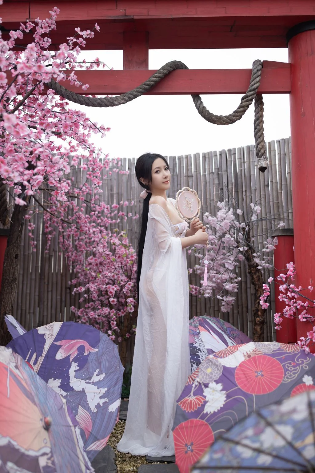 [内购无水印] 鱼子酱Fish 花想容 120P