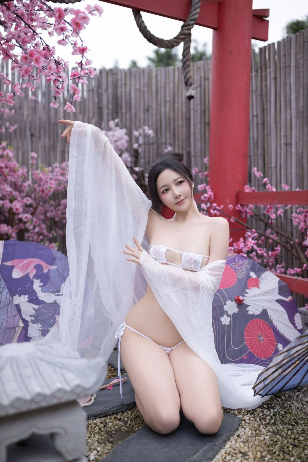 [内购无水印] 鱼子酱Fish 花想容 120P 第34张（鱼子酱Fish）