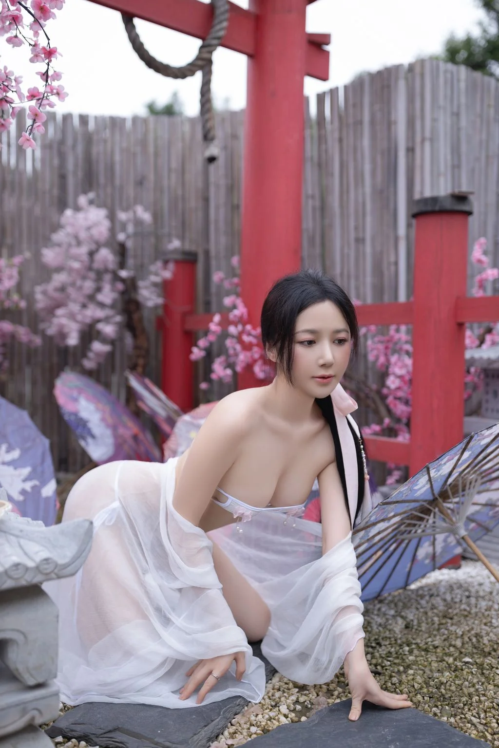[内购无水印] 鱼子酱Fish 花想容 120P 第36张（鱼子酱Fish）