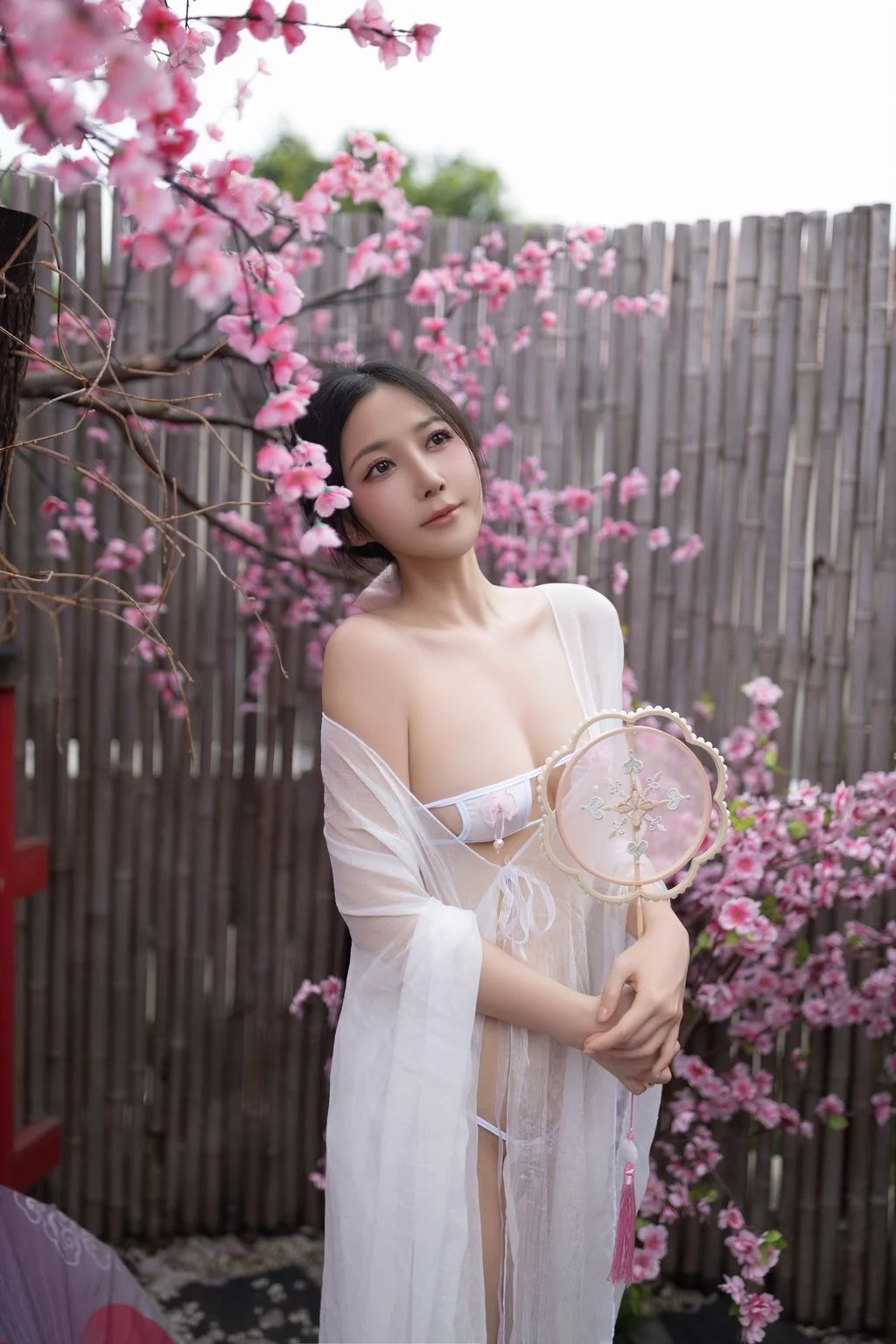 [内购无水印] 鱼子酱Fish 花想容 120P 第3张（鱼子酱Fish）
