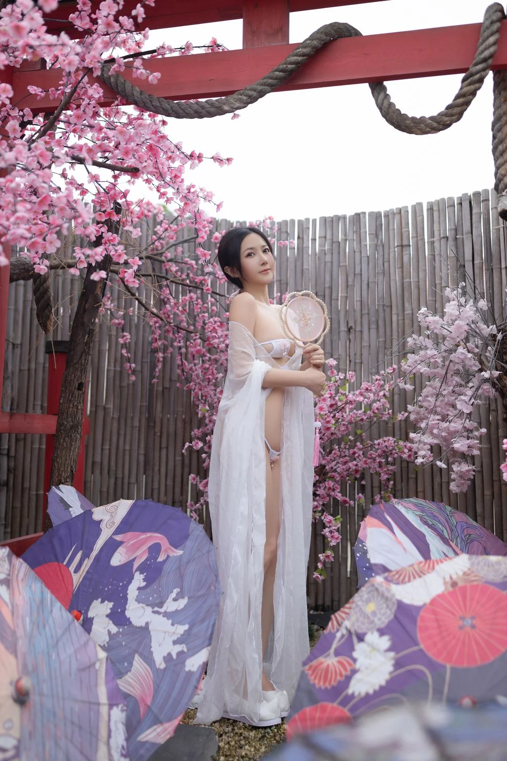 [内购无水印] 鱼子酱Fish 花想容 120P 第4张（鱼子酱Fish）