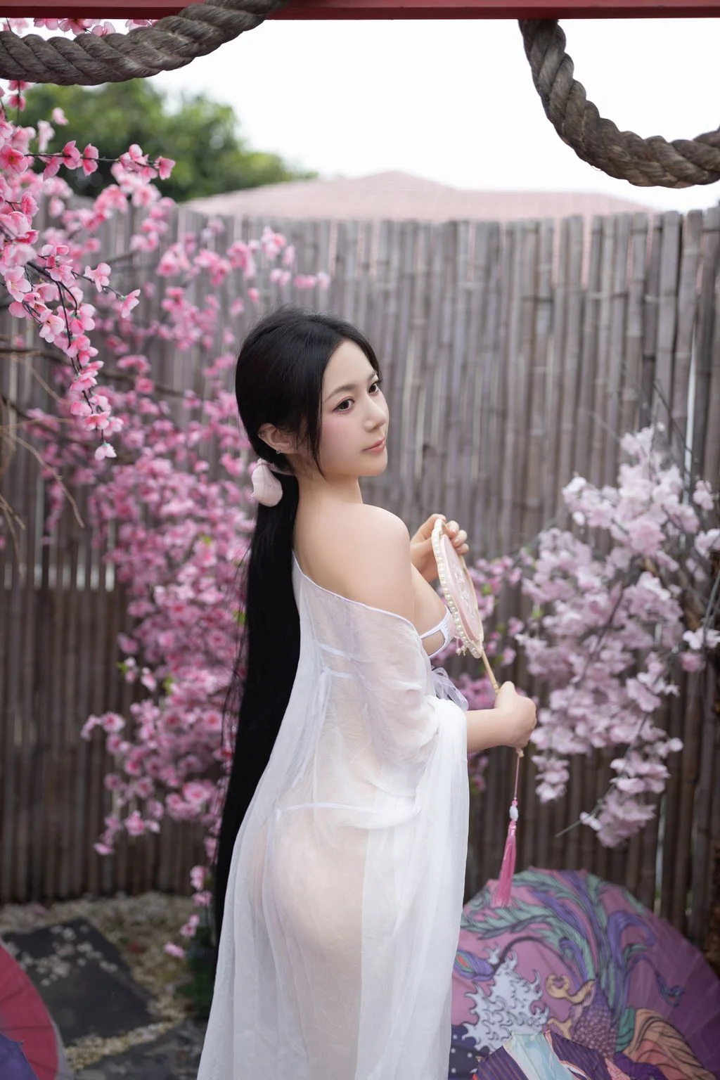 [内购无水印] 鱼子酱Fish 花想容 120P 第5张（鱼子酱Fish）