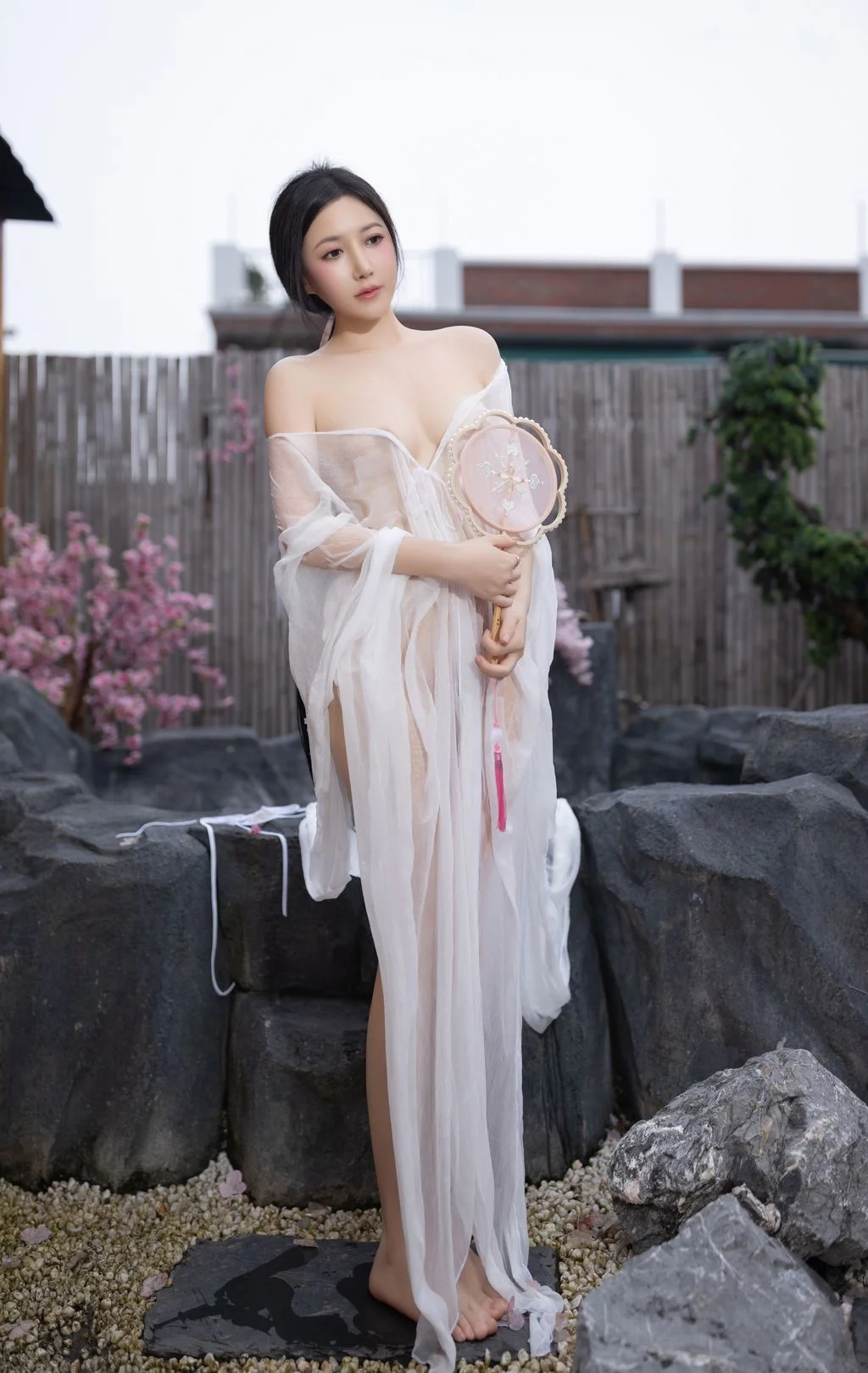 [内购无水印] 鱼子酱Fish 花想容 120P 第94张（鱼子酱Fish）