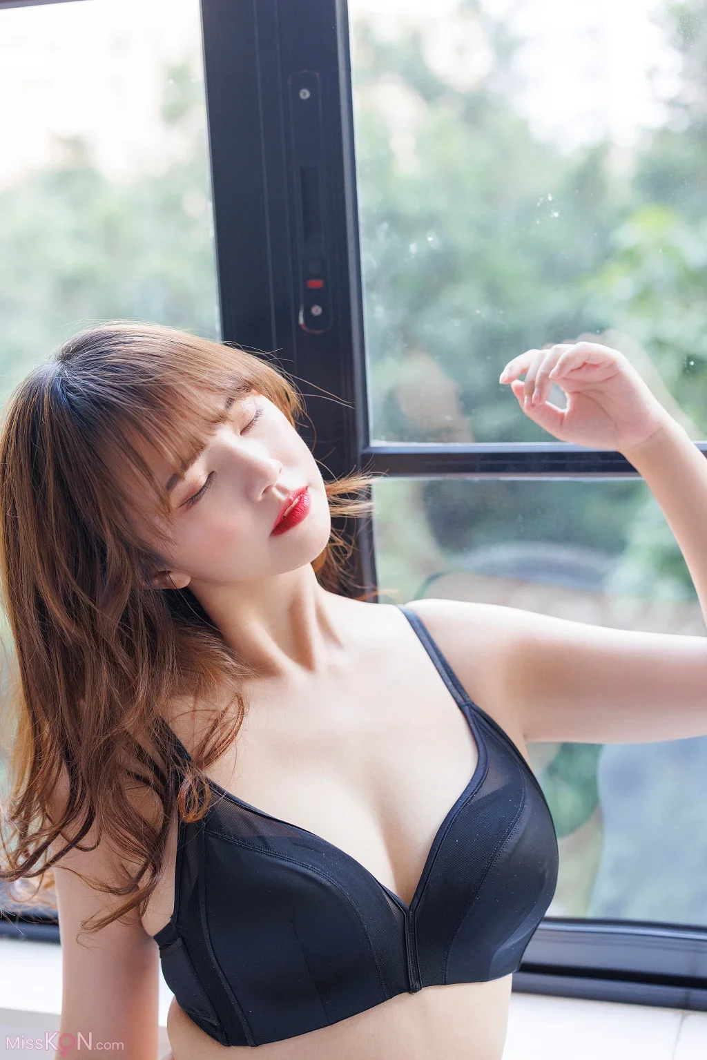 [内购无水印] Zhang Si Yun (张思允) 秀人网模特 黑丝女警 58P 第33张（Zhang Si Yun (张思允)）
