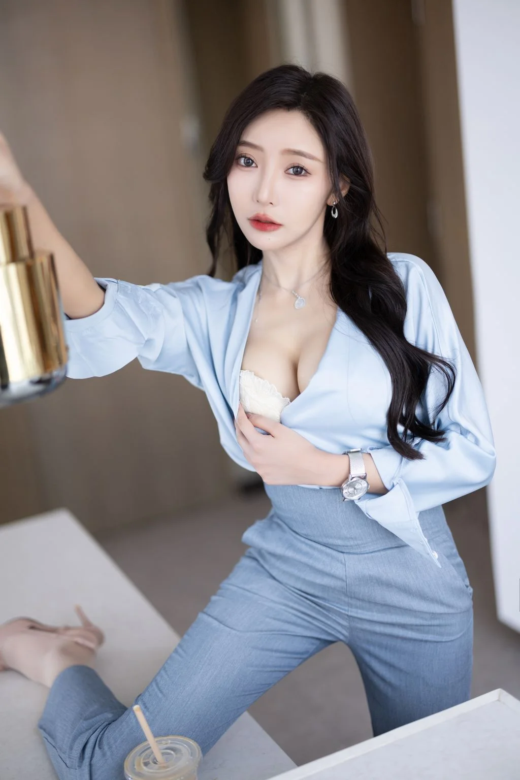 [内购无水印] 王馨瑶Yanni 灰蓝色西裤配丝绸上衣 97P 第18张（王馨瑶Yanni）