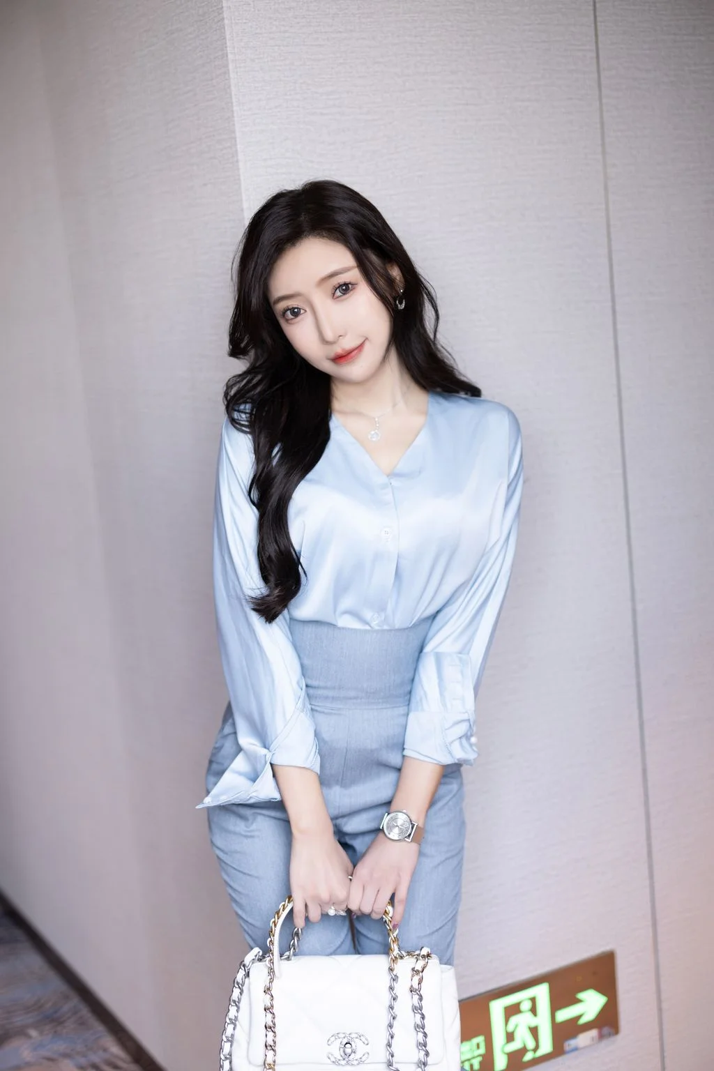 [内购无水印] 王馨瑶Yanni 灰蓝色西裤配丝绸上衣 97P 第3张（王馨瑶Yanni）