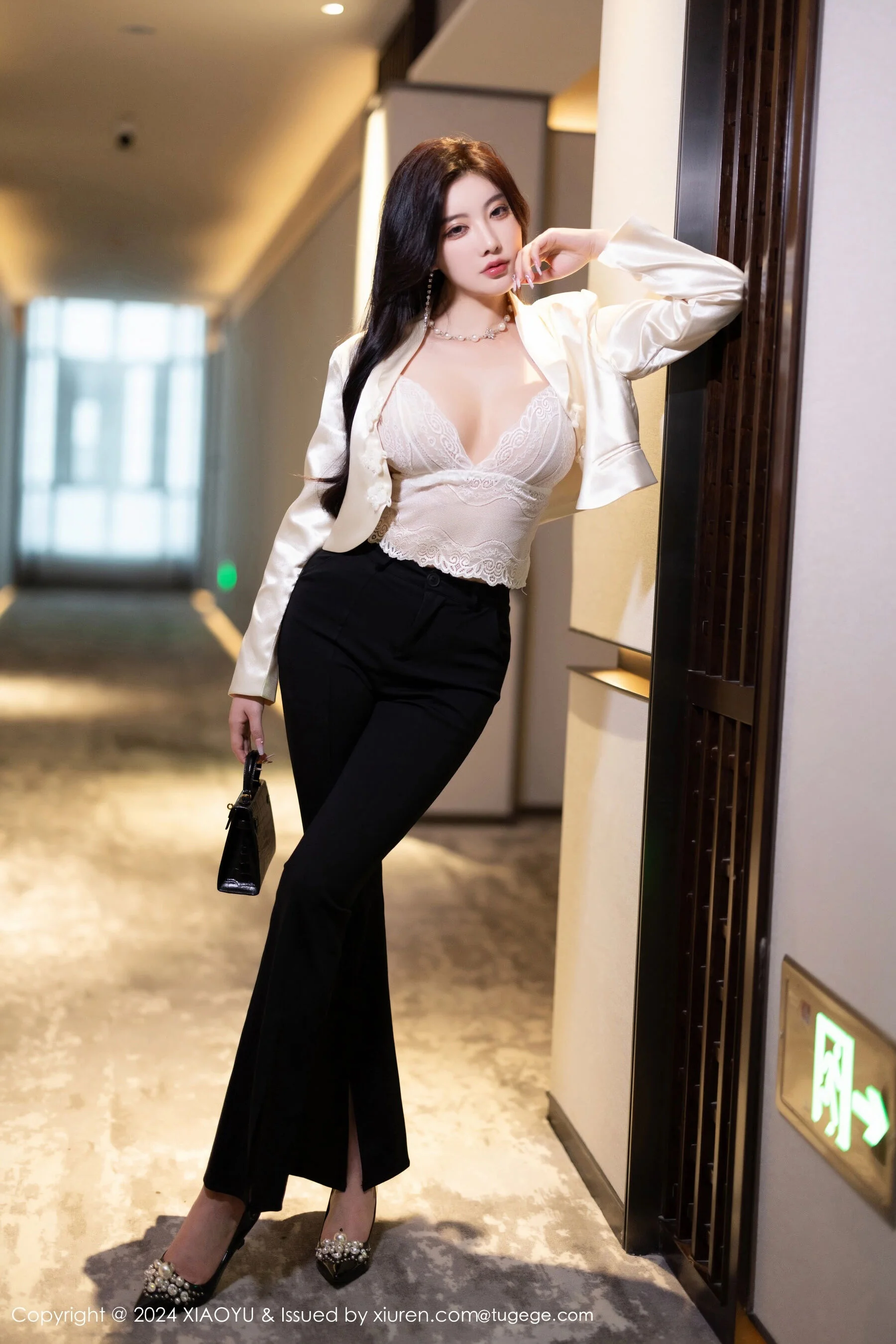 [语画界] 杨晨晨 Vol. 1233 81P 第3张（杨晨晨）